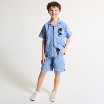 قميص بأكمام قصيرة مزين برسوم، باللون الأزرق، للأولاد